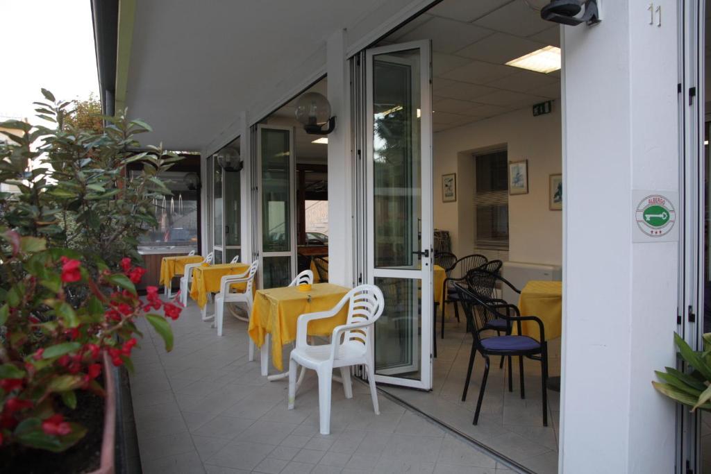 Hotel Aros Rimini Esterno foto