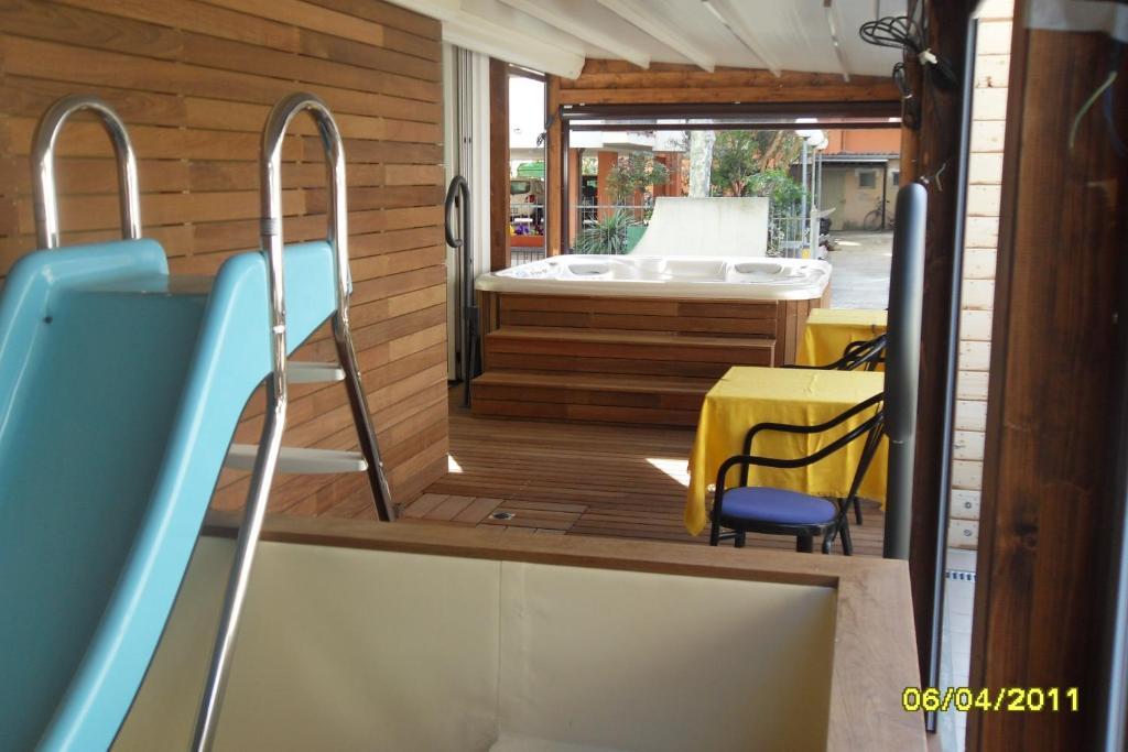 Hotel Aros Rimini Esterno foto