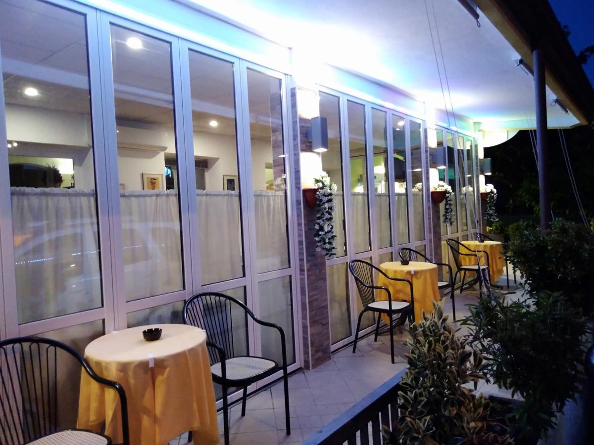 Hotel Aros Rimini Esterno foto
